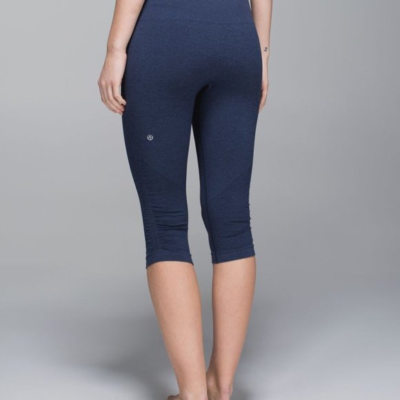 Lululemon In The Flow Crop II Heathered Grayish Purple Capri Scrunch Pants sz 8 - Picture 9 of 12